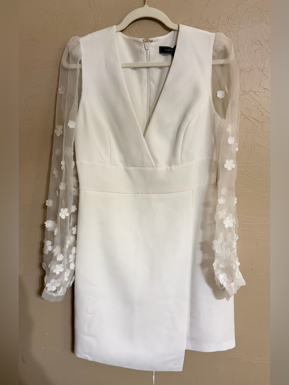 NWT BCBGMAXAZRIA Emery Organza Sleeve Dress in white sz 6